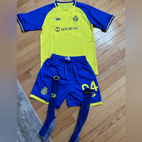 Al Nassr kids soccer jersey set size 28 - Picture 2 of 4